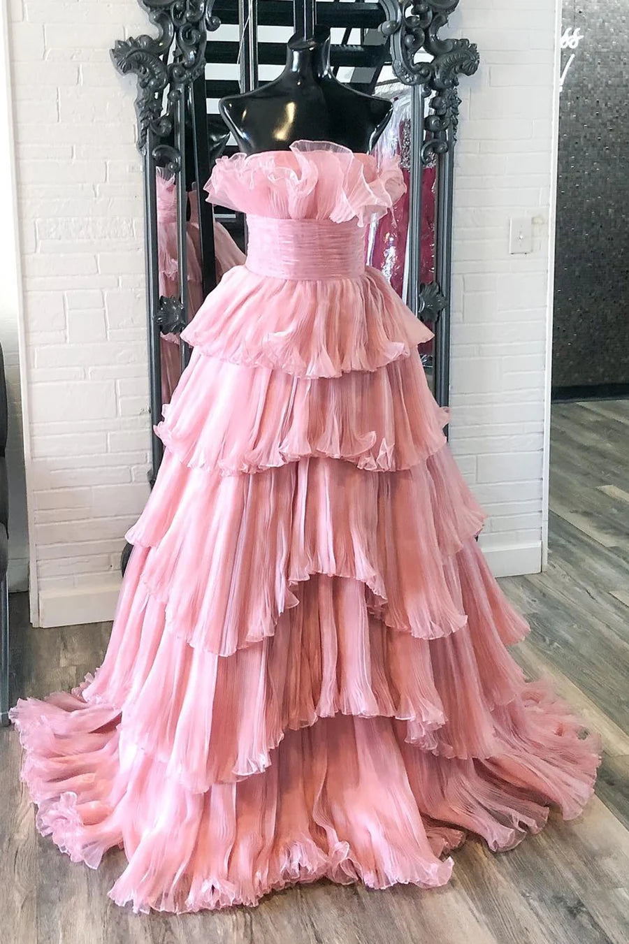 Vestido de fiesta sin tirantes, con cintura elástica y volantes